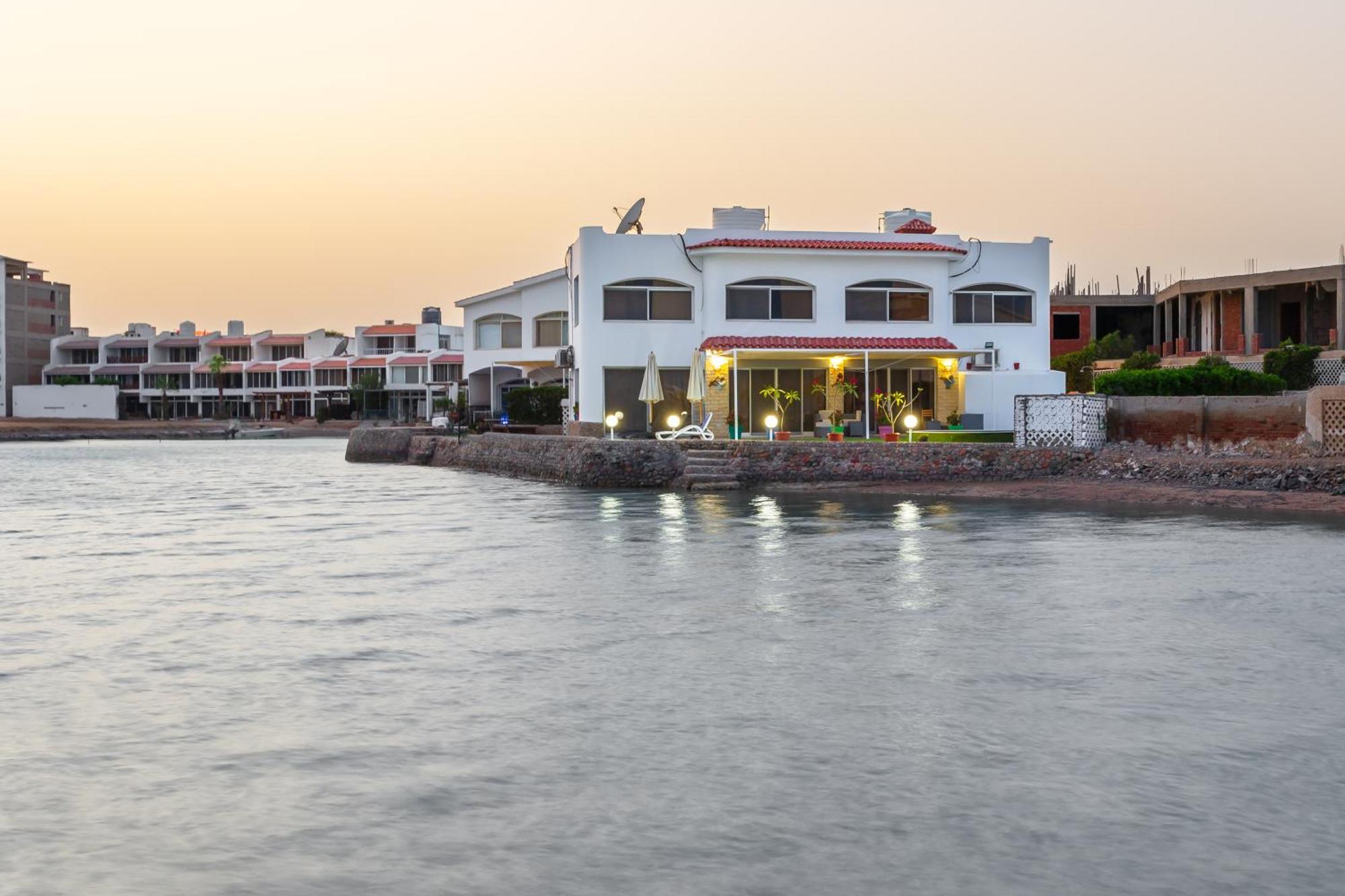 Aden Beach - Sea View Room With Beach Access In Villa Hurghada Exterior photo